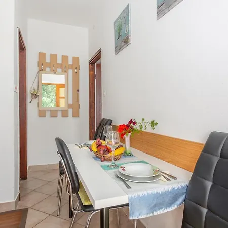 1 Bedroom In Apartment